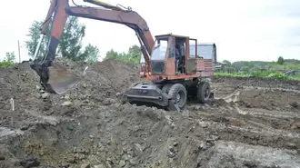 Колісний екскаватор для приватного будівництва: 5 переваг порівняно з гусеничним