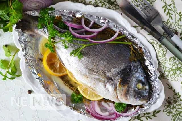 Дорадо запечений у духовці в фользі – рецепт приготування