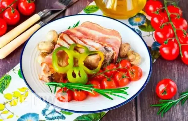 Стейк зі свинини в духовці у фользі – рецепт приготування