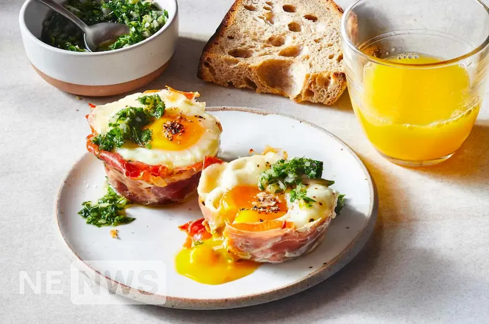 Що приготувати на сніданок – яйця з грінками рецепт