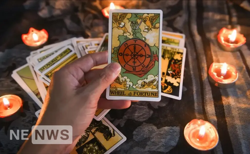 Навіщо люди роблять розклади карт Таро?