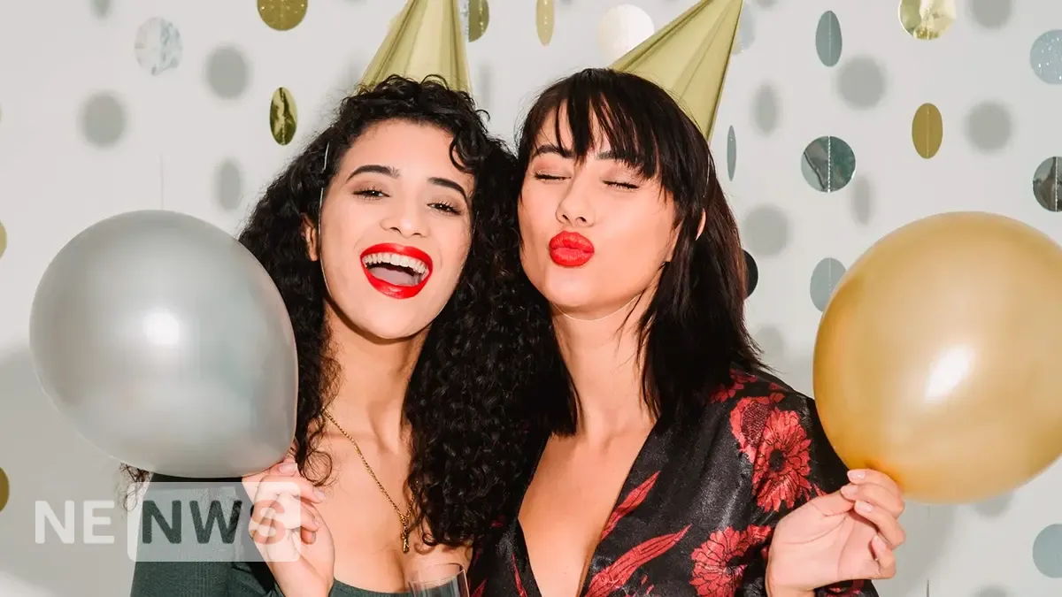 Привітання з днем народження подрузі: 20 незвичних варіантів у прозі та віршах