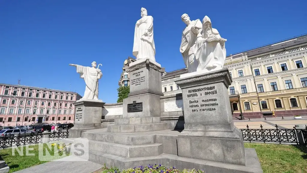 Михайлівська площа пам’ятники