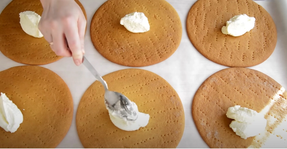 Classic Honey Cake Recipe: How to Make a Delicious Honey Dessert?