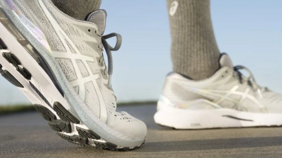 Обираємо бігові кросівки Asics за типом пронації стопи