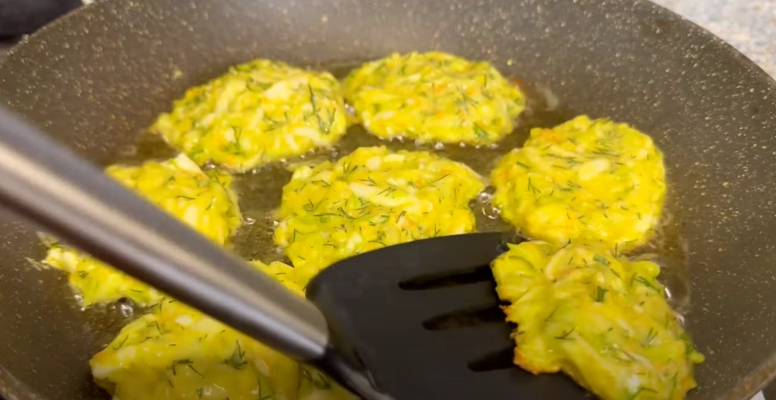 How to Make Delicious Zucchini Fritters: A Step-by-Step Recipe With Photos