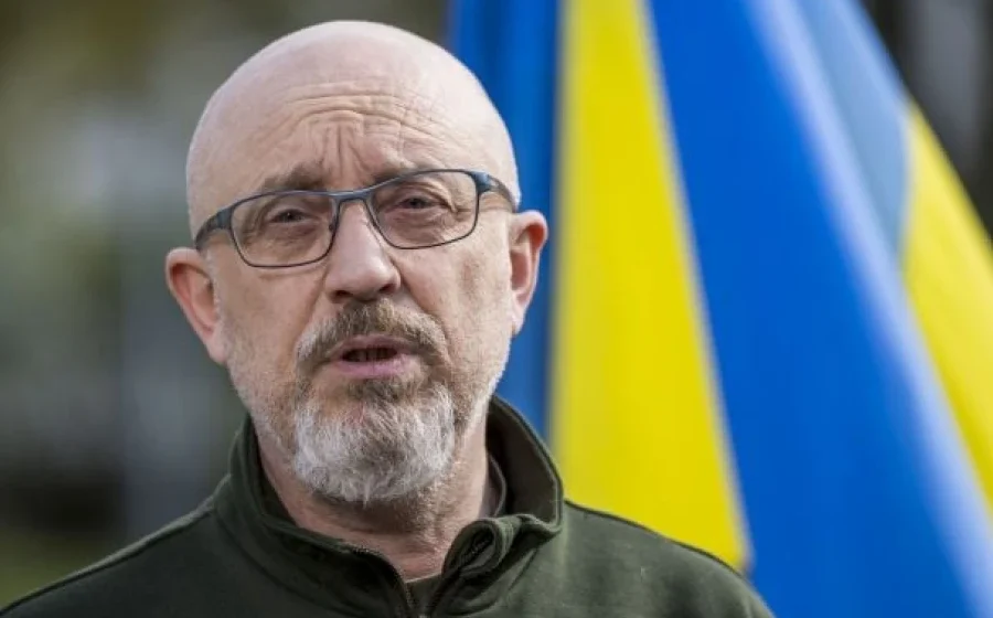 Обшук у екс-міністра оборони України: НАБУ виявило “лівий телефон” та документи