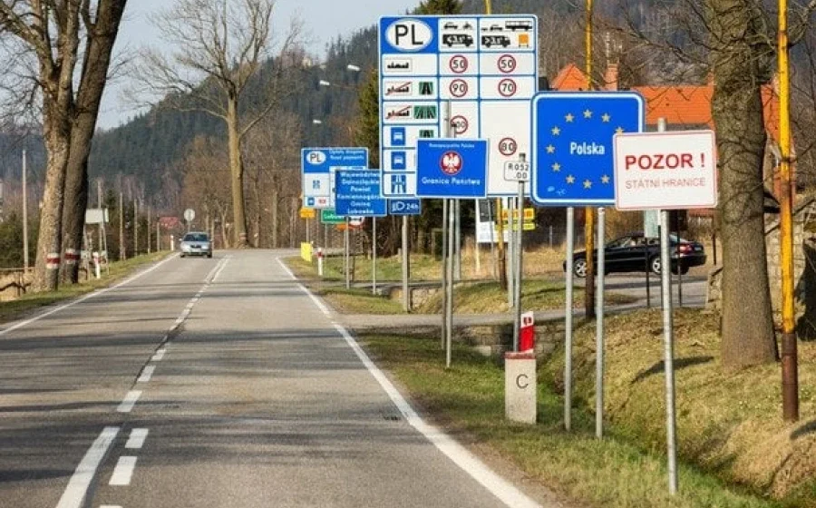 Спрощення правил виїзду дітей за кордон під час воєнного стану в Україні