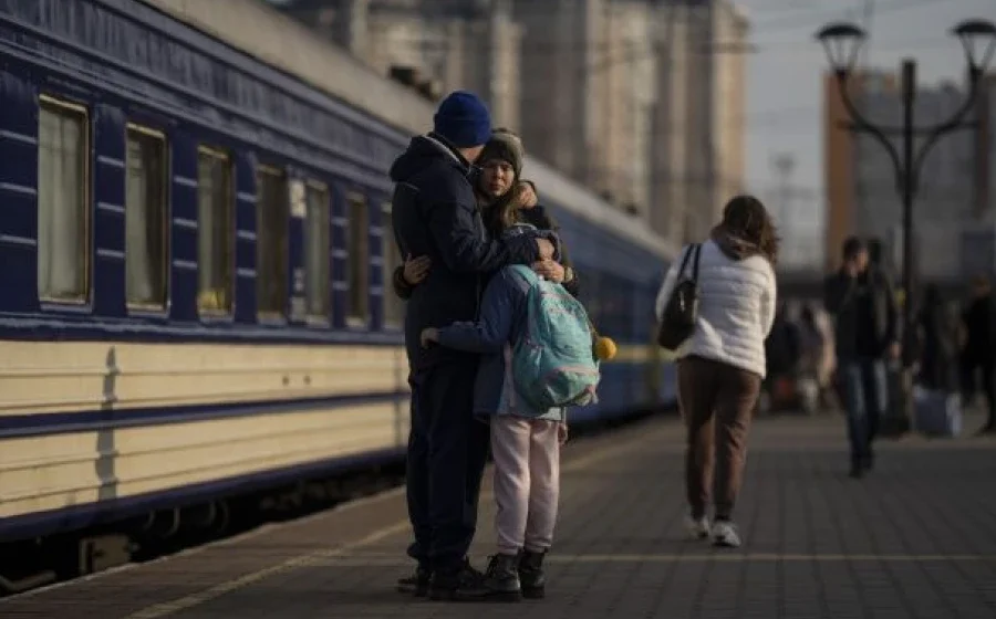 Евакуація дітей: термінові заходи в Україні