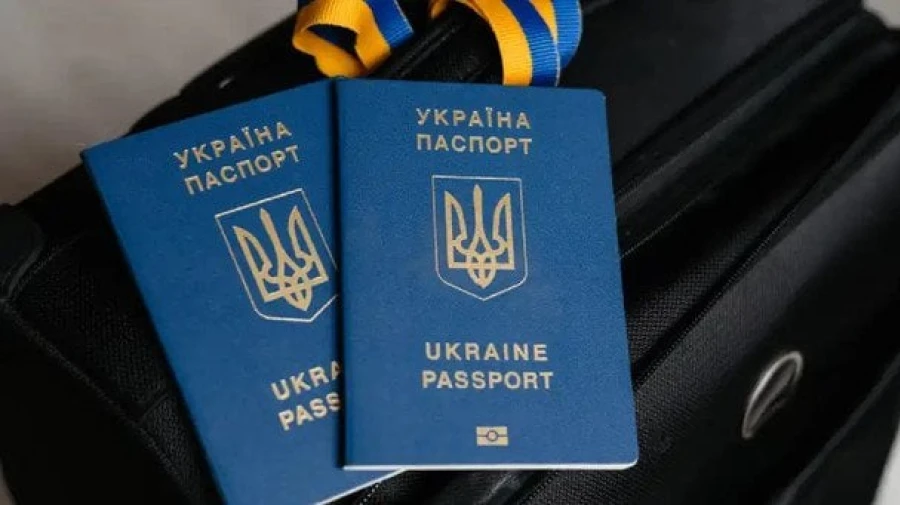 Як діяти, якщо паспорт загублено або пошкоджено за кордоном: поради юристів