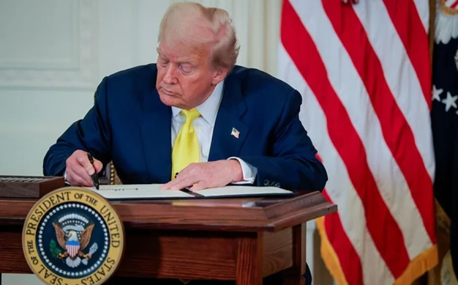 Трамп продовжив надзвичайний стан для стримування технологій ворожих країн
