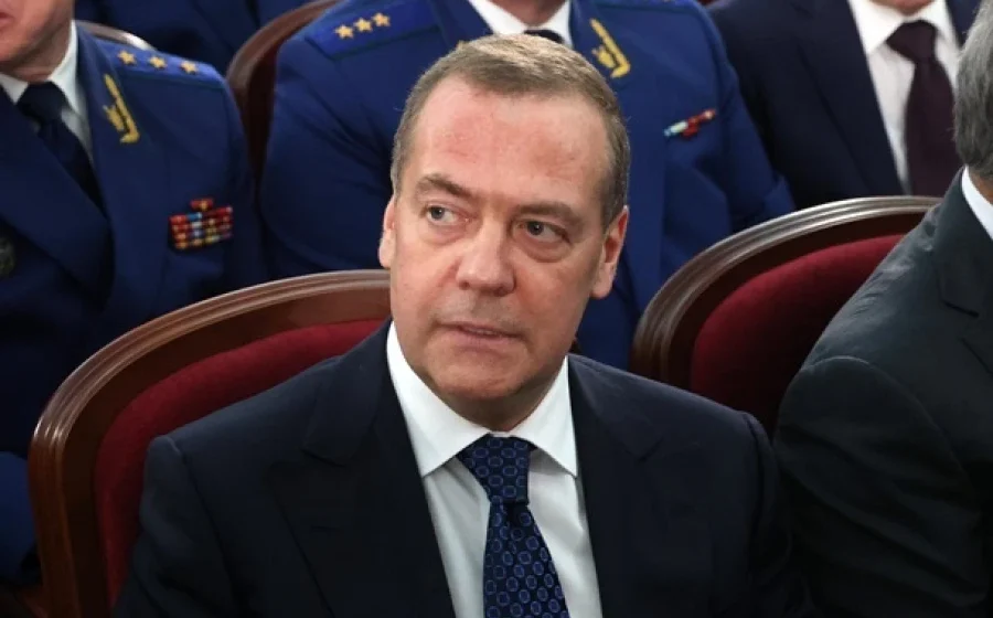 Загроза ядерного “брязкання”: Медведєв під тиском Кремля чи власна ініціатива?