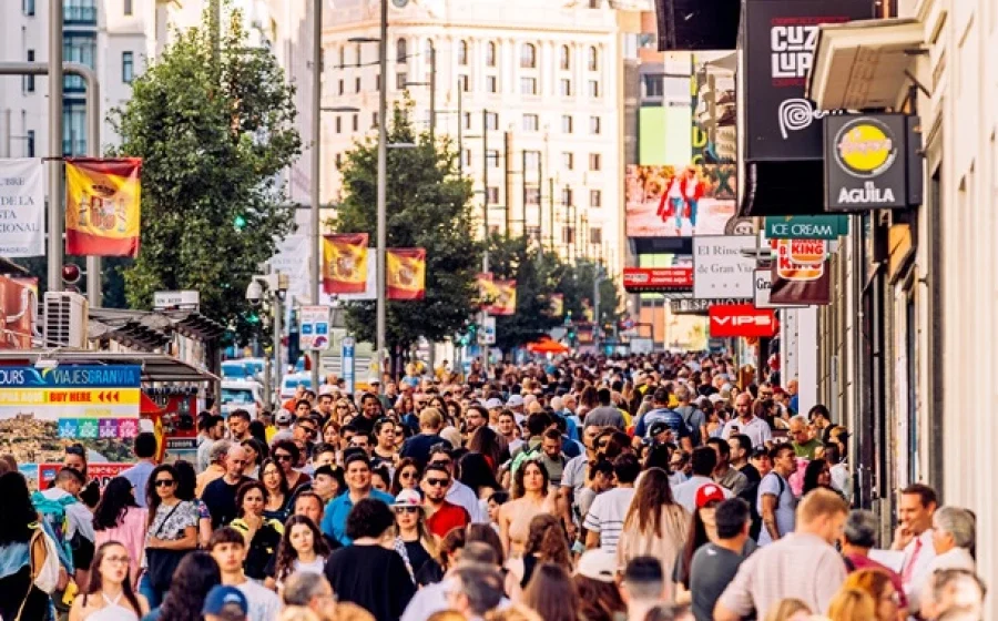 Рекордне зростання населення Іспанії: роль іммігрантів та регіональні тренди