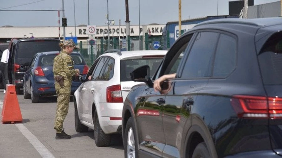 Опікуни можуть виїжджати з підопічними за кордон під час воєнного стану