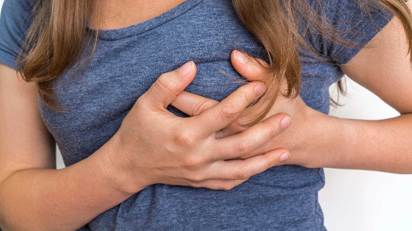 Які рослини реально допомагають при ПМС, болі в грудях і гормональних коливаннях