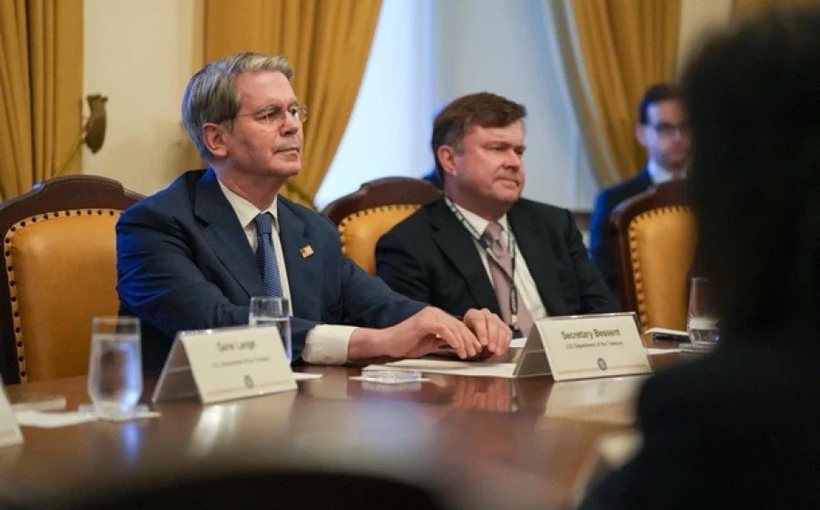 ЄС та США обговорили нові економічні санкції проти Росії