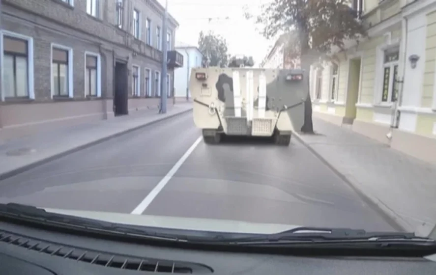 Російський БТР-22 біля польського кордону: демонстрація сили чи випадковість?