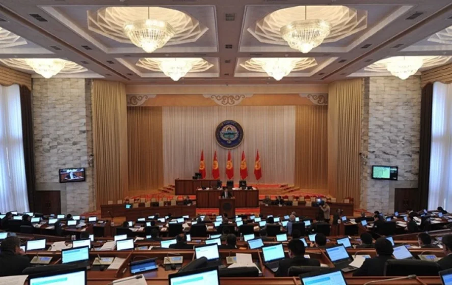Парламент Киргизстану ухвалив рішення про саморозпуск: що далі?
