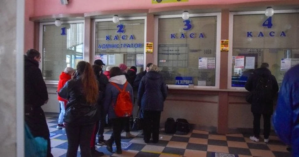 Тимчасове призупинення руху потягів на Сумщині через обстріл вокзалу