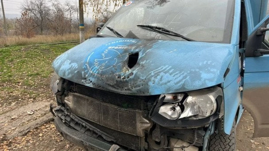 Атака на автомобіль гуманітарної місії: нова загроза з використанням FPV-дрона