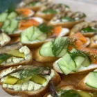 10 ідей святкових бутербродів на день народження, які зникають зі столу першими