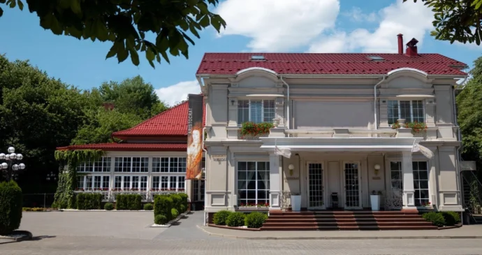 Де поїсти в Чернівцях сьогодні ввечері чи на свято: гід по ресторанах без реклами і прикрас