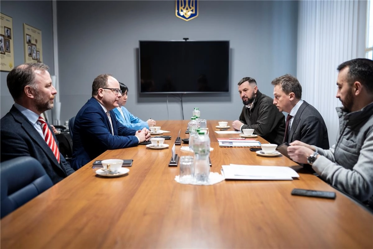 Міністр Олексій Соболев обговорює з Послом Тобіасом Прівітеллі співпрацю у сфері гуманітарного розмінування