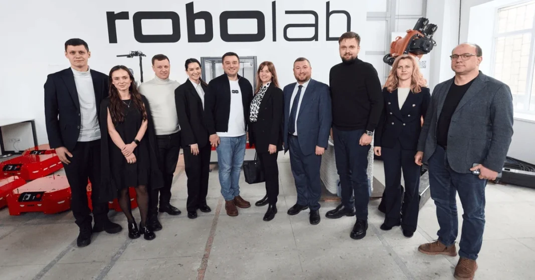 Перша пілотна RoboLab у КНУБА: як студенти працюватимуть із 3D‑принтерами, роботизованими платформами та ШІ?